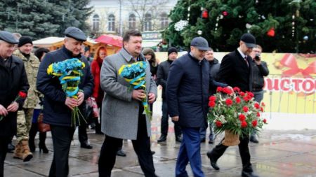У честь 109-ї річниці Сергія Корольова до його пам’ятника поклали квіти (ФОТО)