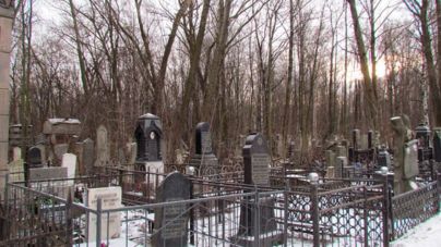 36-річний безробітний кілька ночей поспіль демонтував на кладовищі огорожі