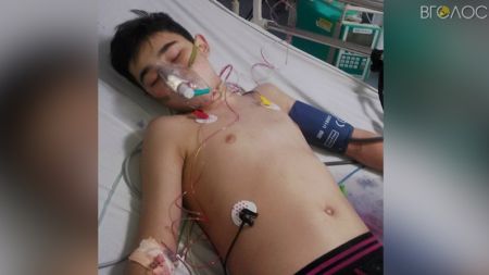 14-річний Юра Коханчук починає відновлюватися після інсульту, все ще чекаючи на «нове» серце