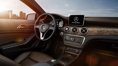 Mercedes-Benz, на якому їздив екс-губернатор Рижук, продали з третьої спроби. Але нижче ринкової вартості