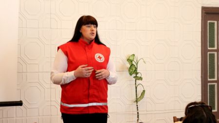 Волонтерки “Червоного хреста” розповіли житомирянам, як діяти у випадках кровотеч