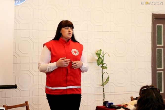 Волонтерки “Червоного хреста” розповіли житомирянам, як діяти у випадках кровотеч