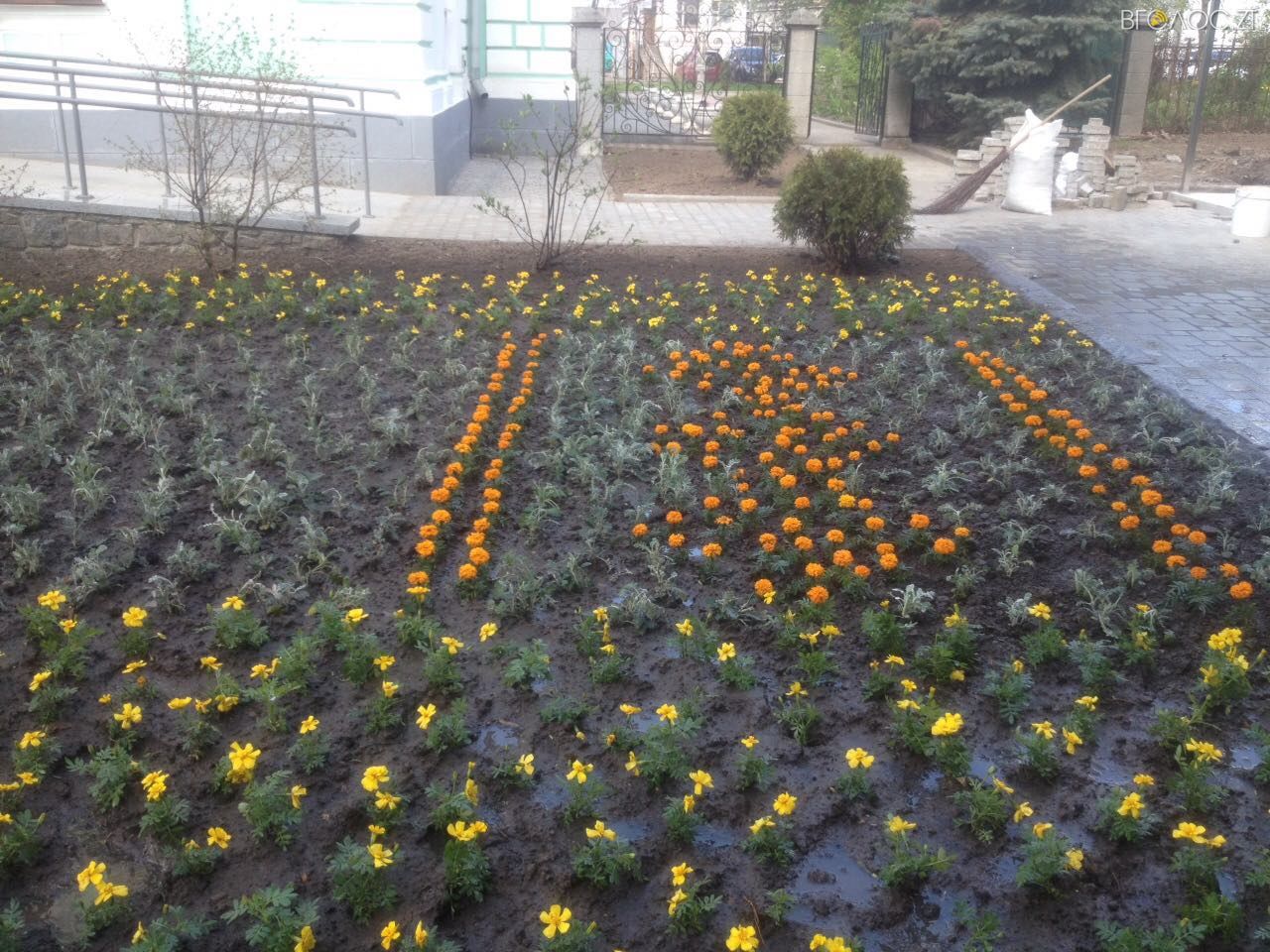 image-e2e874f08600f14da9601df122d15192ee3eb5d8151b7d42ee9c2864c375468f-V