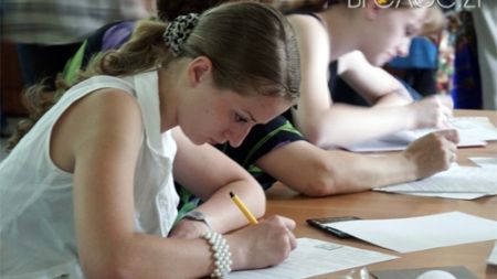 В області майже 9 тис. абітурієнтів написали тести з української мови та літератури