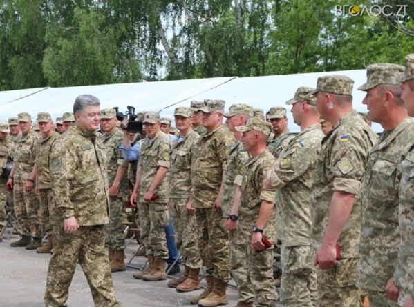 Президент Порошенко відвідав полігон під Житомиром (ФОТО)