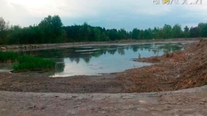 Поліцейські провели обшук на Понінківській фабриці через забруднення річок Случ та Хомора