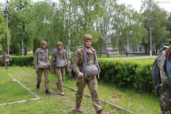 Житомирські журналісти перевірили на собі особливості десантної підготовки (ФОТО)