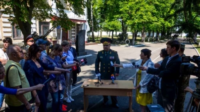 Міністр оборони України представив нового керівника військового інституту у Житомирі (ФОТО)