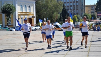 Учасники міжнародної естафети з бігу завітали до Житомира (ФОТО)