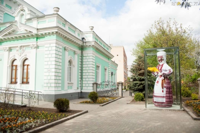 У прокуратурі кажуть, що суд не дозволяє проводити ревізію «Дому української культури»
