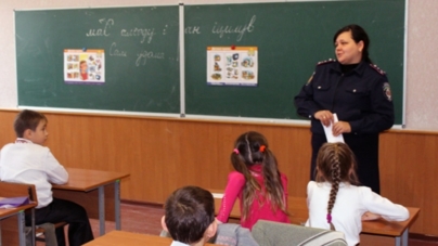 Бердичевські поліцейські навчали третьокласників правилам особистої безпеки