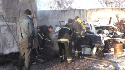 Тіла двох чоловіків виявили під час пожежі на території колишнього підприємства Житомира