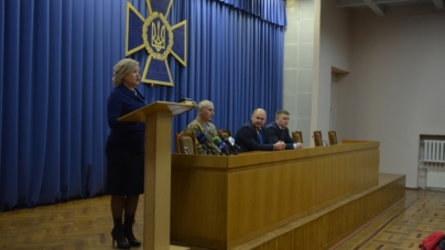 Страхові поліси по 100 тисяч гривень Оксана Білозір подарувала родині загиблого командира 95-ї бригади (ФОТО)