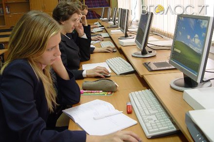 Понад 800 комп’ютерів отримають школи області на початку року