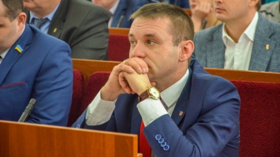 Депутат облради Смичок, не маючи доходу, задекларував понад мільйон гривень