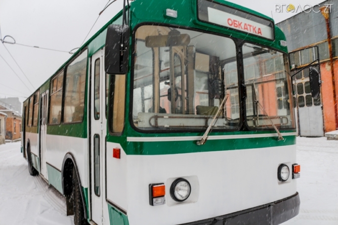 На Житомирському ТТУ за 1 мільйон капітально відремонтують старий тролейбус (ФОТО)