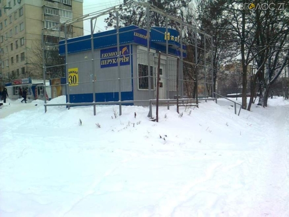 Оприлюднили адреси підприємств, які не прибирали території від снігу (ФОТО)