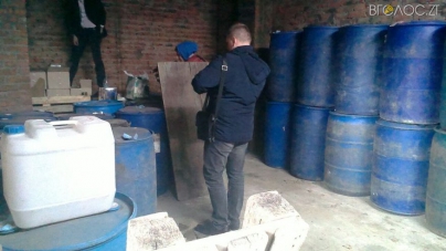 12 тонн етилового спирту та 5 тонн готової продукції виявили у Житомирі