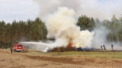 Як лісівники та вогнеборці разом тренувалися гасити пожежу (ФОТО)