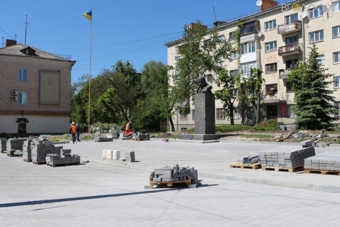 Ремонтні роботи біля пам’ятника Шевченку завершать не скоро (ФОТО)