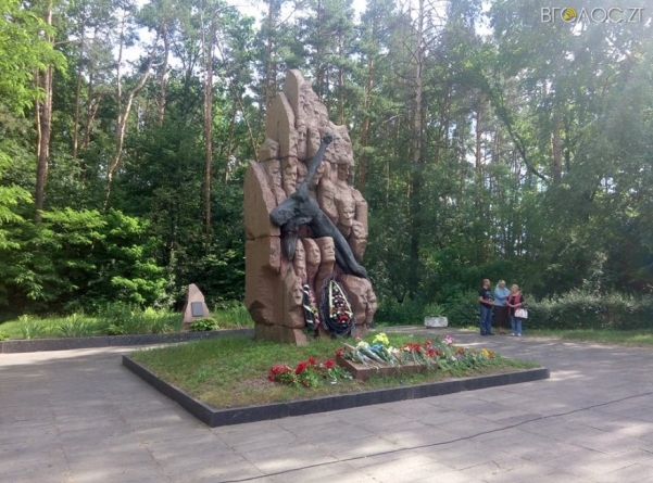 У Житомирі відзначили День скорботи та вшанування пам’яті жертв війни (ФОТО) (ОНОВЛЕНО)