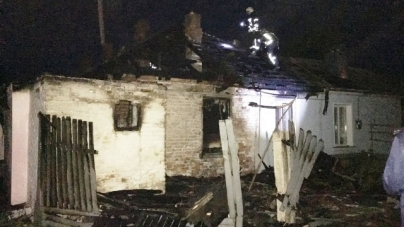 15 рятувальників у Житомирі гасили пожежу в будинку на 5 господарів