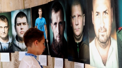 У Новограді показали відому фотовиставку «Портрет солдата»