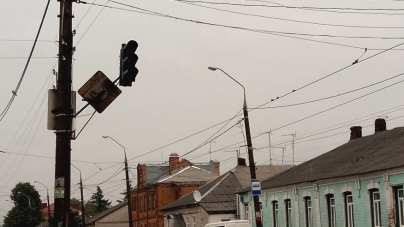 На перехресті вулиць Бориса Тена-Хлібна знову не працюють світлофори