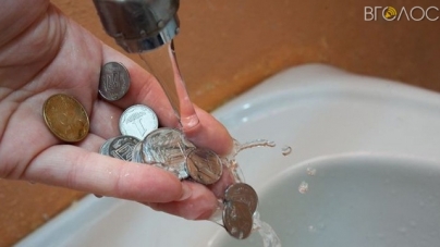 На Житомирщині водоканал у тарифи на воду включив завищену зарплату адмінперсоналу