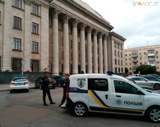 Поліція терміново евакуювала людей з Богунського, Корольовського та Житомирського районного судів