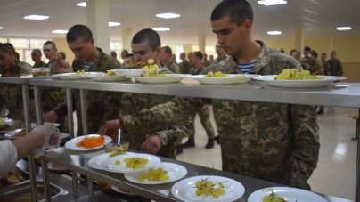Житомирських десантників перевели на нову систему харчування (ФОТО)