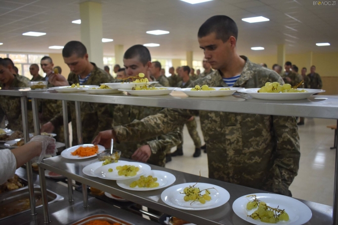 Житомирських десантників перевели на нову систему харчування (ФОТО)