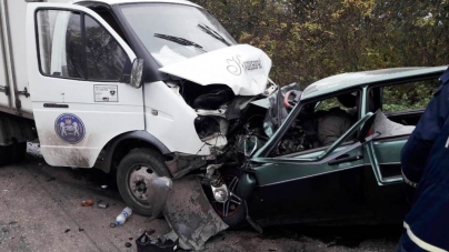Хлібовоз зіштовхнувся з легковиком: водій загинув на місці ДТП (ФОТО)