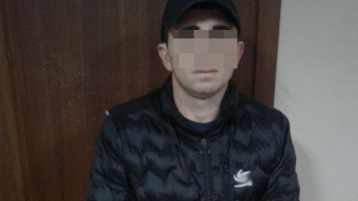 Поліцейські Житомирщини у столиці затримали іноземця, який пограбував жінку (ФОТО)