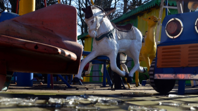 Іній та крига: морозний ранок у парку культури та відпочинку імені Юрія Гагаріна (ФОТО)