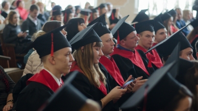 Майже 200 випускників Житомирського державного університету отримали дипломи магістрів (ФОТО)