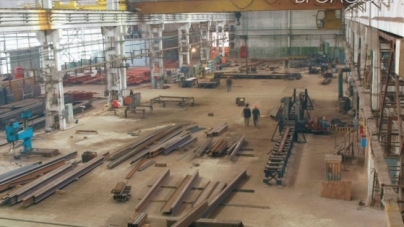 На бердичівському заводі “Прогрес” металева конструкція впала на робітників. Є загиблі
