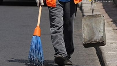 Тендер на прибирання тротуарів у Житомирі скасували через брак коштів