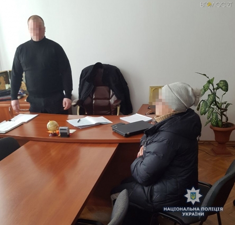 Громадянка Росії, яка торгувала самогоном у Житомирі, намагалася дати хабар поліцейському