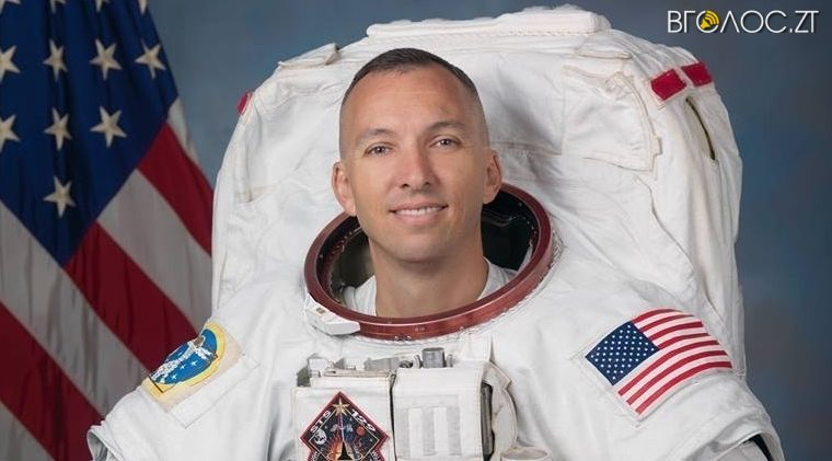 Житомир відвідає астронавт NASA, який усиновив українського хлопчика