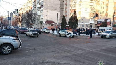 У Житомирі поліцейський «Prius» зіштовхнувся з «BMW»
