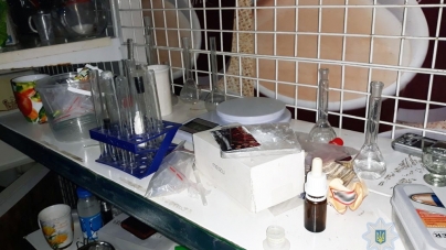 У кафе на околиці Житомира поліцейські викрили “нарколабораторію” (ФОТО)