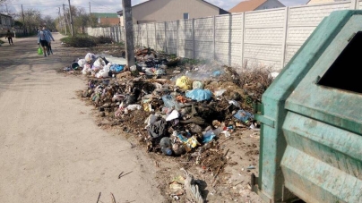 На вулиці Труда у Житомирі кілька днів горить сміття
