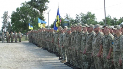 Військових 30-ї окремої механізованої бригади, які повернулися із зони ООС, урочисто зустріли у Новограді-Волинському