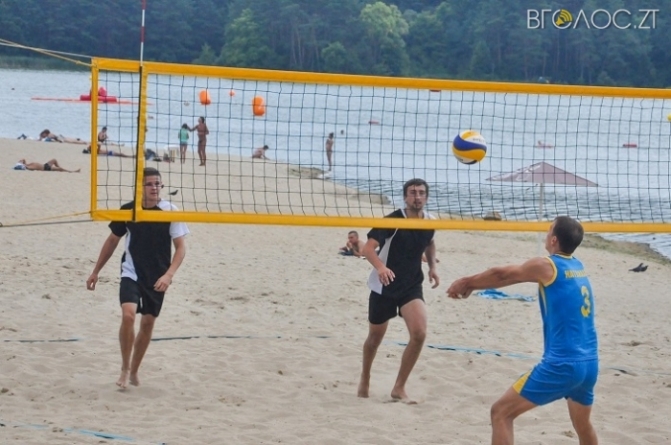 У Житомирі вперше відбувся Чемпіонат області з пляжного волейболу серед чоловіків (ФОТО)