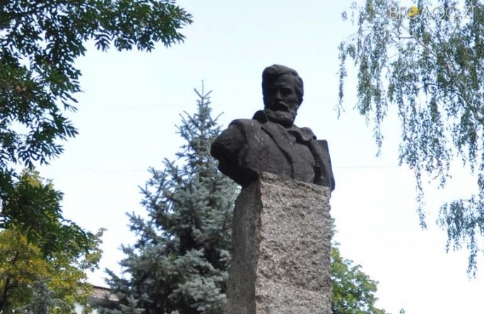 Громадянин Білорусі просить передати йому демонтований пам’ятник Шелушкову