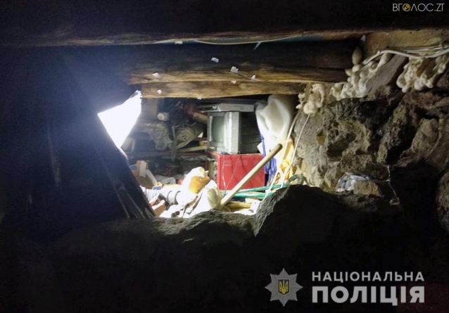 На Житомирщині поліцейські затримали у підземному сховищі озброєного підозрюваного у вбивстві