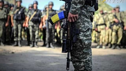 Майже 440 безробітних області стали контрактниками української армії