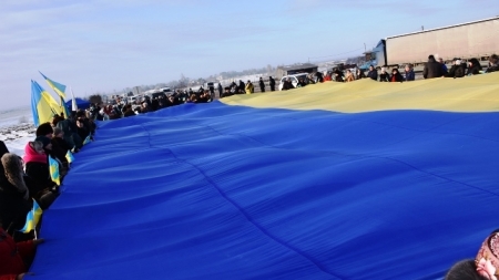 На кордоні Житомирської та Рівненської областей розгорнули 200-метровий прапор