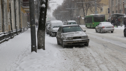 Житомир: евакуатор забиратиме автомобілі, які заважають снігоприбиральній техніці